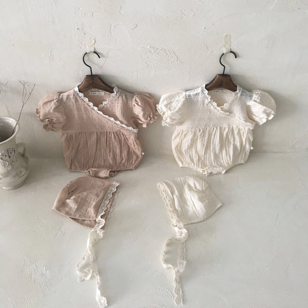 Lace set of suit & bonnet