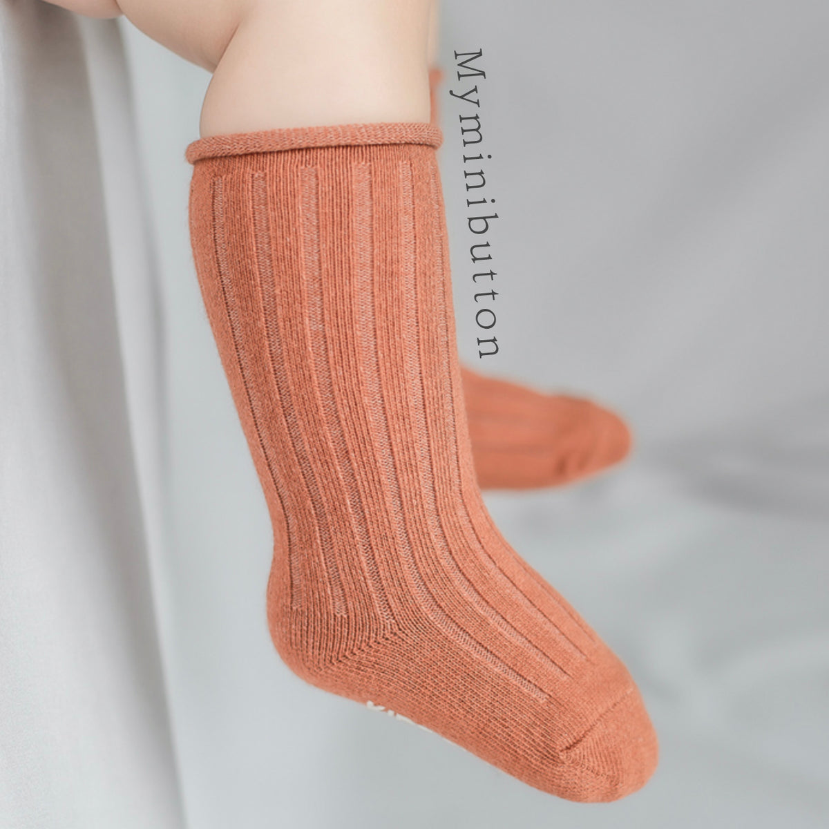 Rolling knee socks