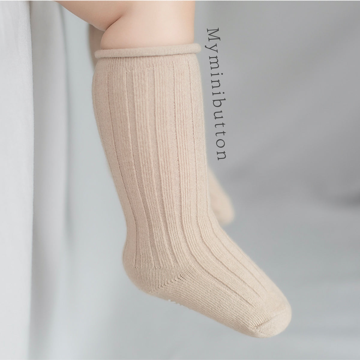 Rolling knee socks