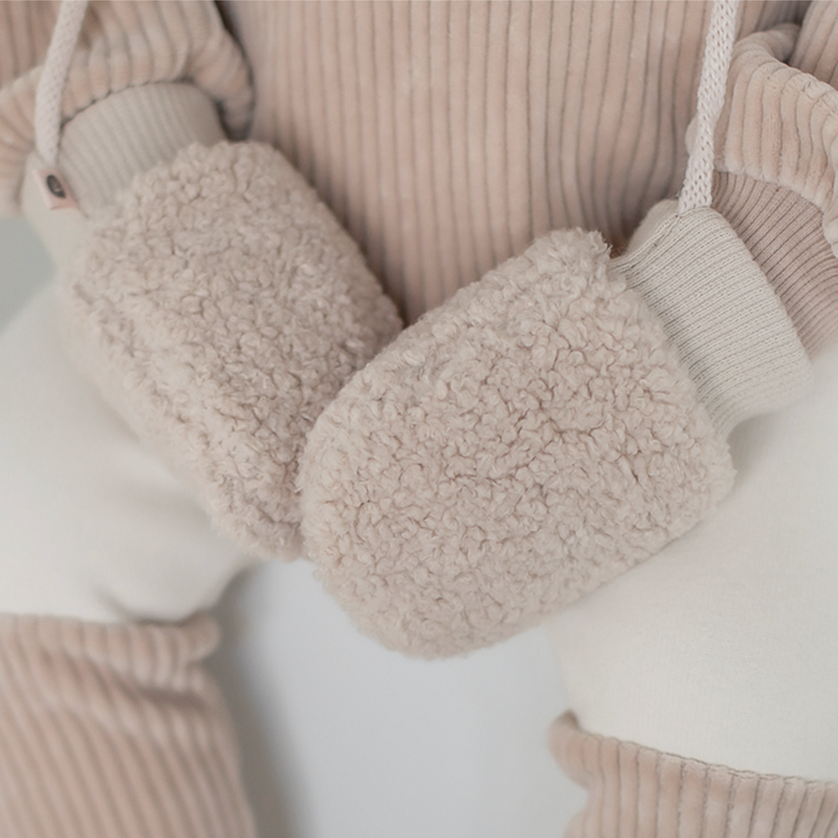 Fleece gloves