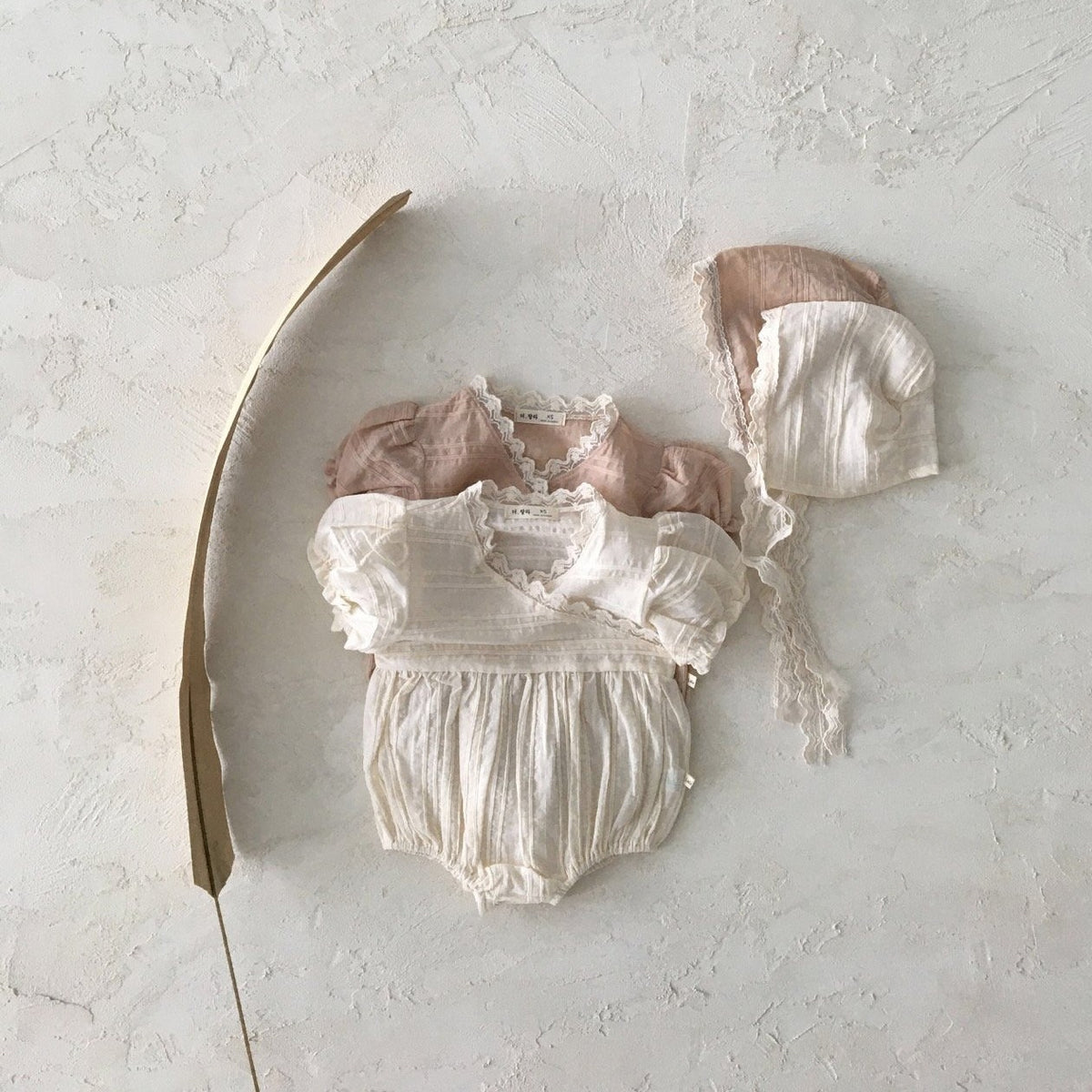 Lace set of suit & bonnet