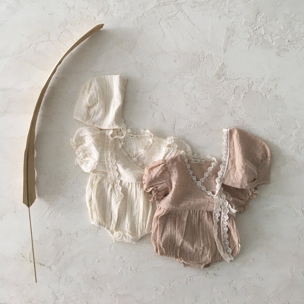 Lace set of suit & bonnet